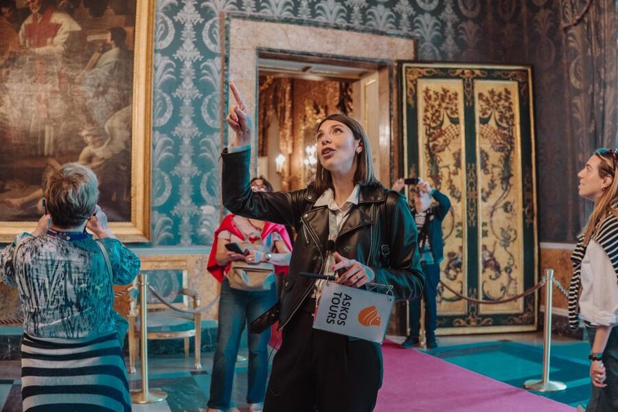 Naples: Royal Palace and Monumental Area Small Group Tour - Why the guides’ style is a big deal on this tour