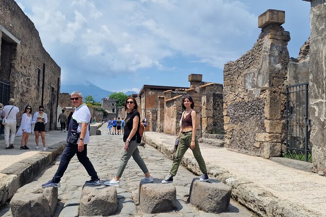 Naples/Salerno Port: Pompeii & Sorrento - Shore Excursion - 8 Hours to Beat the Clock: Pompeii and Sorrento for Cruise Passengers
