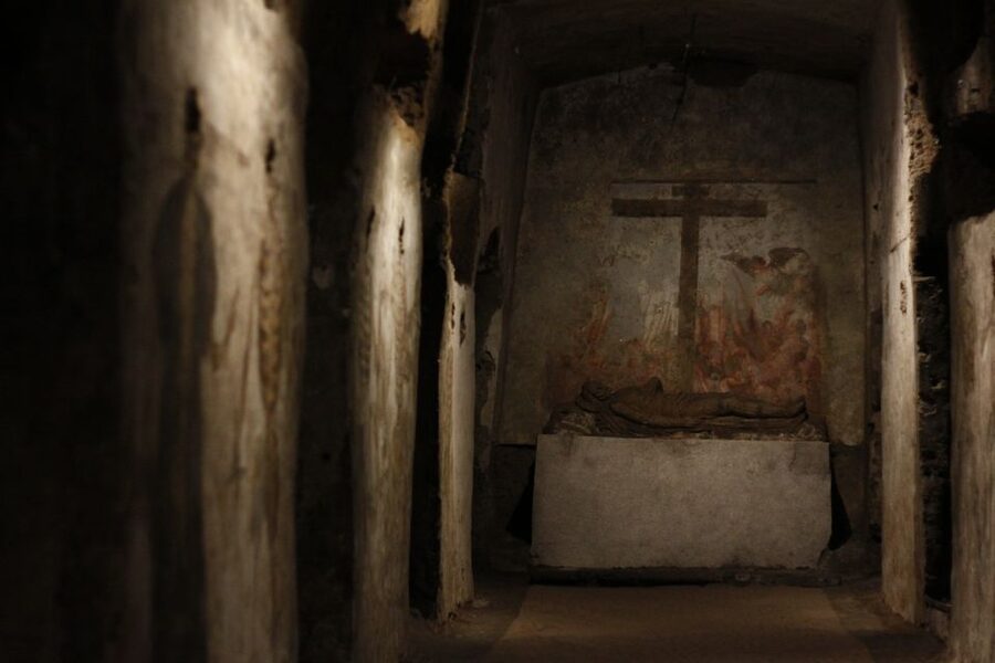 Naples: San Gaudioso Catacombs Guided Tour - Naples’ Underground Burial Rites: What Makes San Gaudioso Special