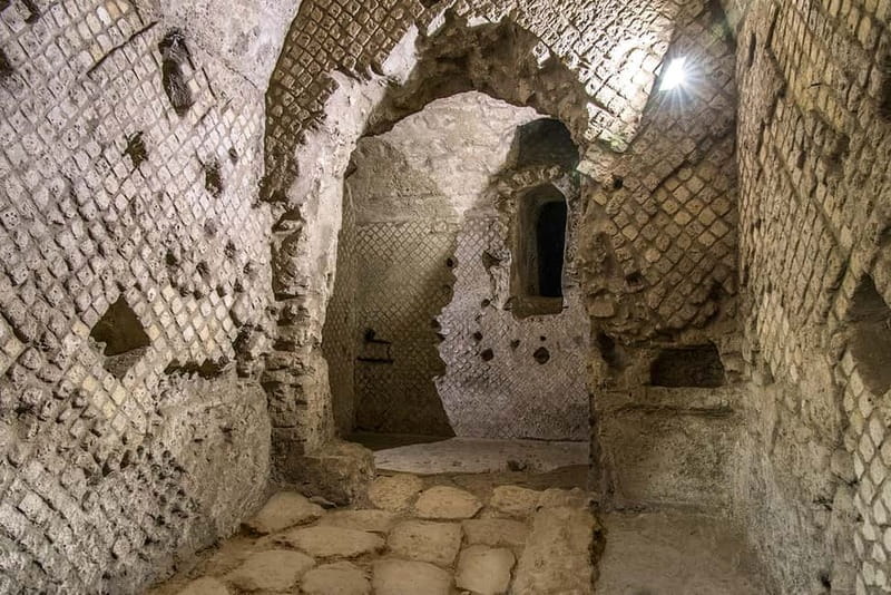Naples: San Lorenzo Maggiore and Neapolis Sotterrata Ticket - Audio guide vs. the €2 guided tour: which one makes more sense?