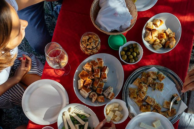 Naples Scenic E-Bike Ride to a Local Vineyard with Meal - Leaving Naples the fun way: Lungomare Yalta and a smooth start