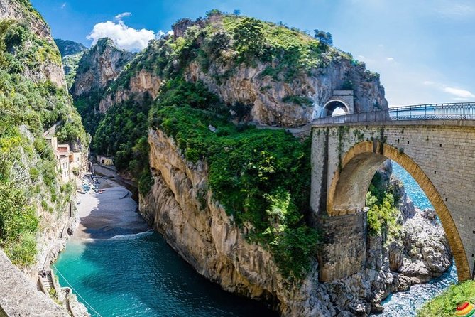 Naples Shore Excursion: Private Tour to Sorrento, Positano, and Amalfi - Stop 2: Positano for Pastel Streets, Shops, and Photo Pull-Offs