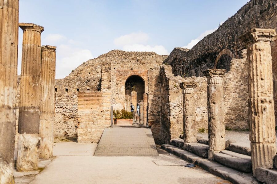 Naples: Shore Excursion to Pompeii Ruins with Guided Tour - Inside Pompeii with a guide: What you’ll actually see in about two hours