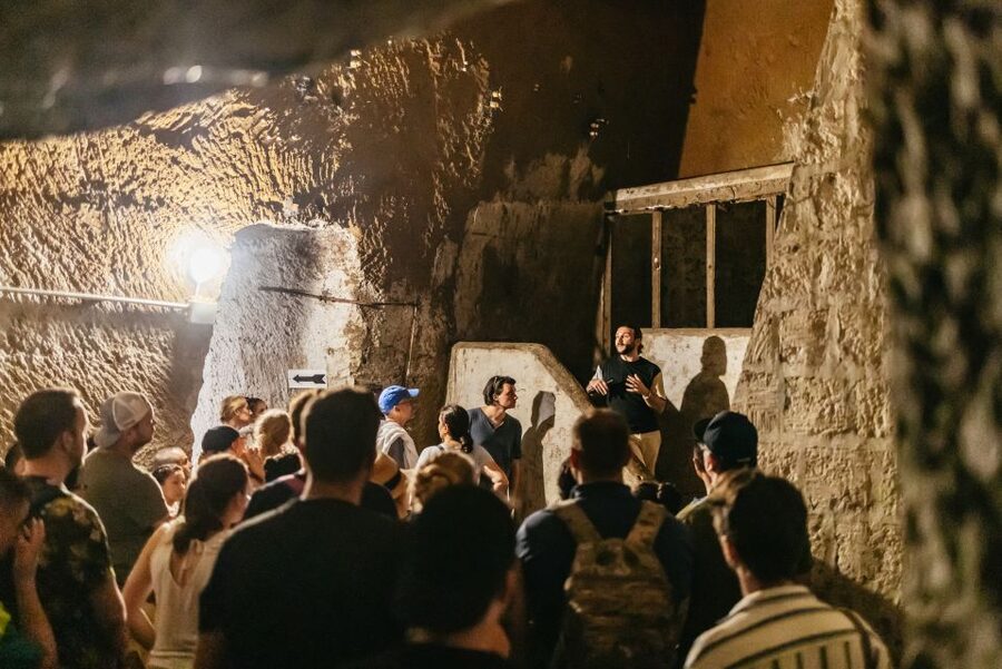 Naples: Spanish Quarters Underground Guided Tour - The aqueduct stop and the wall writing you can actually study