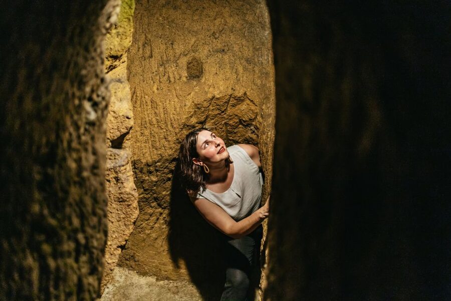 Naples: Spanish Quarters Underground Guided Tour - Guides who turn tight tunnels into funny, memorable stories