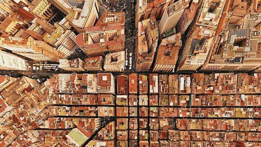 Naples: Spanish Quarters Walking Tour - Market pass and small stores: how the day feels locally