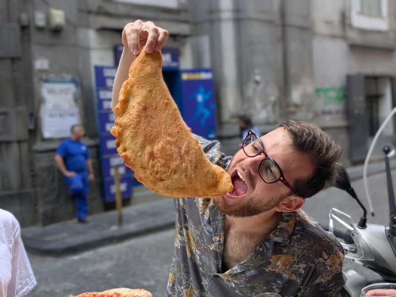 Naples: Street Art, Wine and Food Tasting Walking Tour - Street art meets neighborhood life: What you really take away