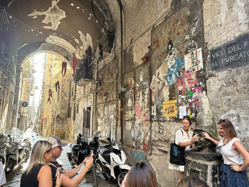 Naples: Street Food and Guided Sightseeing Walking Tour - Gelato, limoncello, and Spritz: the included taste of Naples evenings