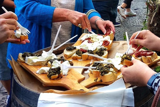 Naples: Street Food and Sightseeing Tour with Local Expert - Quick hits before you go