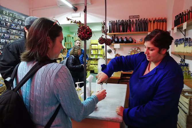 Naples: Street Food and Sightseeing Tour with Local Expert - What you’ll actually eat: and how to not regret it later