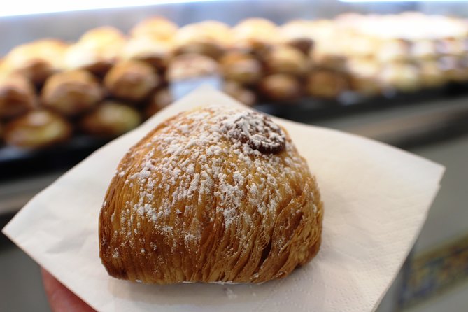 Naples Street Food Tour: Discover Local Flavors with Expert Guide - Via dei Tribunali: pizza fritta plus Pulcinella d’Acerra