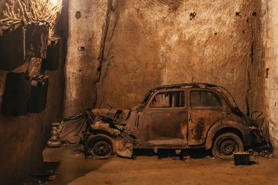 Naples: The Bourbon Tunnel Guided Tour with Entrance Ticket - Via delle Memorie option: the extra tuff walk (and the extra stairs)