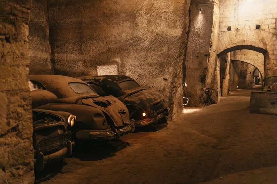 Naples: The Bourbon Tunnel Guided Tour with Entrance Ticket - Getting Down to It: Steps, starting point, and what the first minutes feel like