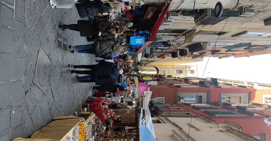 Naples: the magic of Christmas and Nativity scenes - Museodivino: the SAME collection and tiny figures you can actually see
