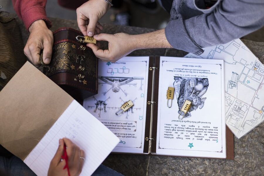 Naples: The Path of the Immortals Treasure Hunt Walking Tour - Key things that make this hunt different
