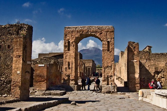 Naples to Praiano/Amalfi transfer via 2h in Pompei (or viceversa) - Price and value: what $221.78 buys, and what to budget on top