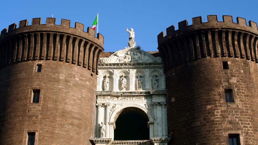 Naples: tour between Maschio Angioino and Plebiscito square - Key highlights at a glance