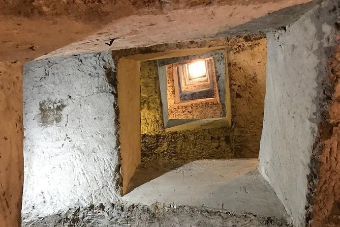 Naples Underground Spanish Quarters with Guide - Practical tips for narrow tunnels, stairs, and comfort