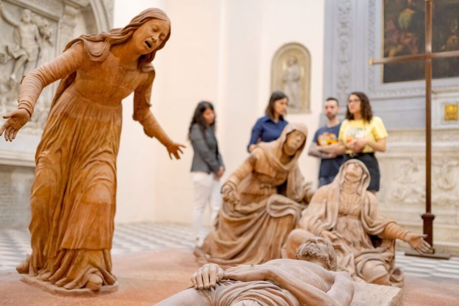 Naples Veiled Christ OR 3D Caravaggio: sculpture guided tour - Piazza Nilo and sculpture in the street-level Naples flow