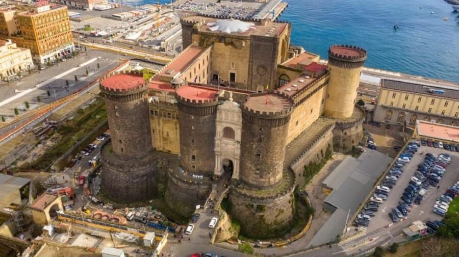 Naples: walk through the city's alleys with local guide - Meeting at McDonald’s Napoli Medina in Piazza Municipio: Fast Start, Clear Direction