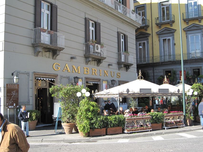 Naples: walk to Naples with local guide - Meeting point at Piazza Municipio: easy start, easy return