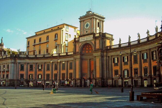 Naples walking tour + Neapolis buried - Two 45-minute breaks: coffee, shopping, and lunch you can control