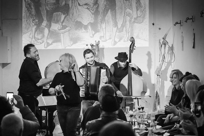 Napulitanata: Traditional Neapolitan Music Concert Ticket - The show itself: acoustic Neapolitan classics, staged like a story