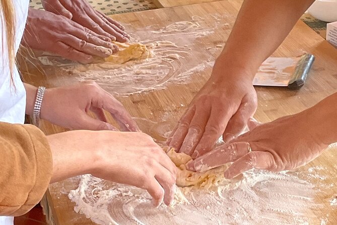 Neapolitan pasta homemade Cooking Lesson - Where it starts: Via delle Zite and getting oriented fast