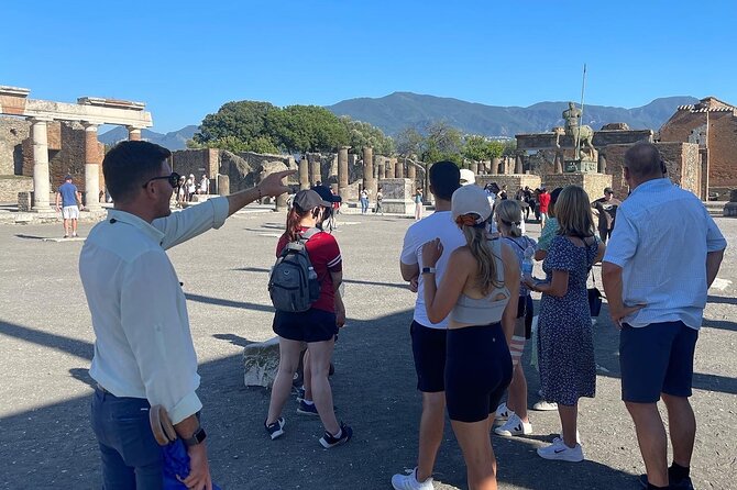 Once upon a time Pompeii 2 and a half hour tour - Meeting at Pompei Parking Zeus and getting into the park faster