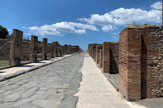 Once upon a time Pompeii 2 and a half hour tour - Headsets and group size: hearing the story without strain