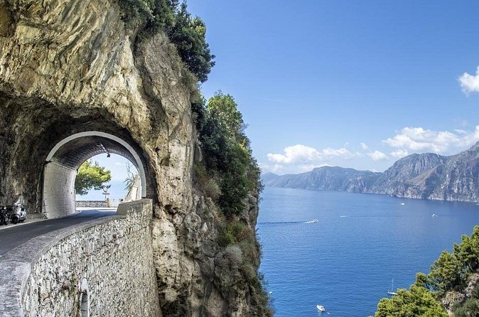 One way transfer from/to Positano and Naples - Comfort and small inclusions that add up