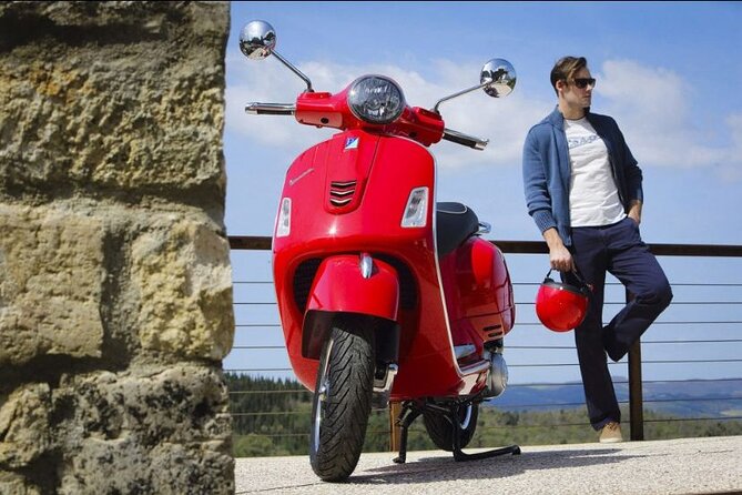Panoramic and Historical Vespa Tour Naples - Start at Via Toledo: smooth pickup and immediate orientation