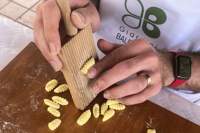 Pasta Cooking class in Pompeii - Wine, family atmosphere, and the little surprises