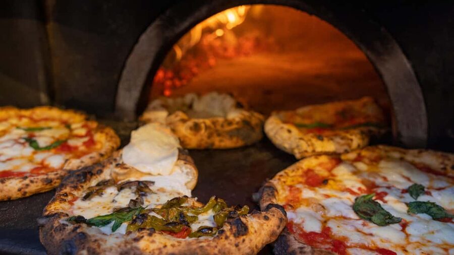 Pizza lesson - H2: Finding NaplesBay COOKING LESSON LAB near Duomo