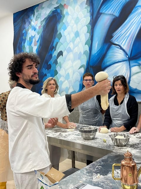 Pizza-Making Workshop by night with glass of wine - Where you meet and how to start without stress