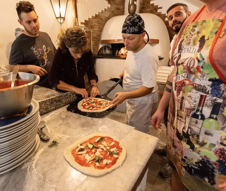 Pizza-Making Workshop by night with glass of wine - Bruschetta and a glass of wine: a calm start before the heat