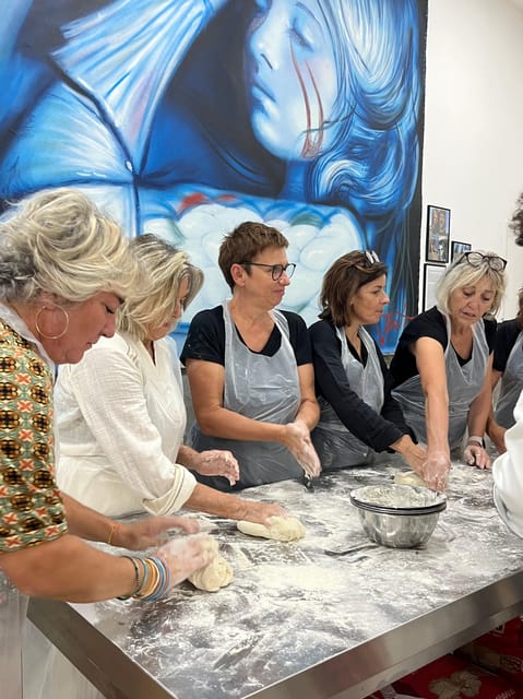 Pizza-Making Workshop by night with glass of wine - Who this workshop is best for