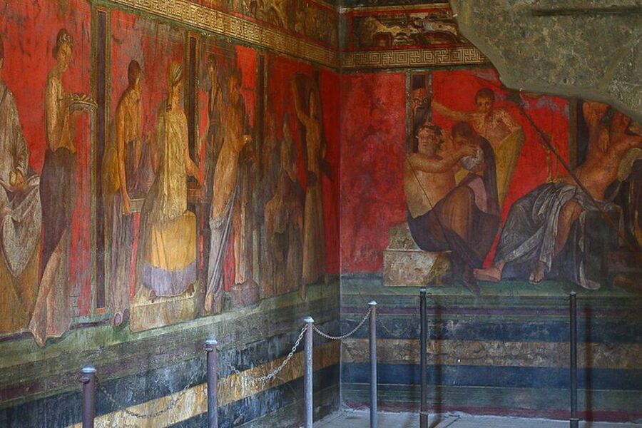 Pompei: Pompeii Private Tour - The two big choices: Amphitheatre versus Villa of the Mysteries