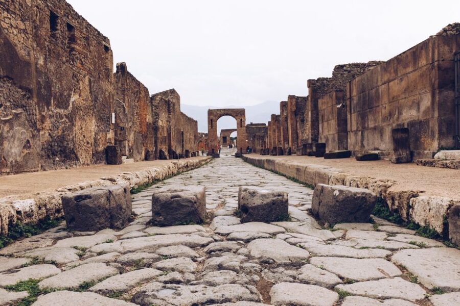 Pompei: Private tour of Pompei and Vesuvius from Sorrento - Climbing Vesuvius: what you’ll get from the summit views