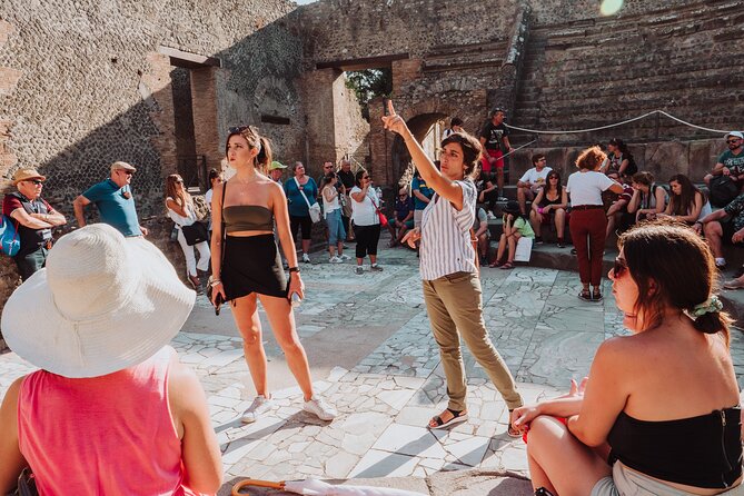 Pompeii 2-hour Private Tour with an Archaeologist-Ticket included - Teatro Piccolo and Teatro Grande: entertainment at street level