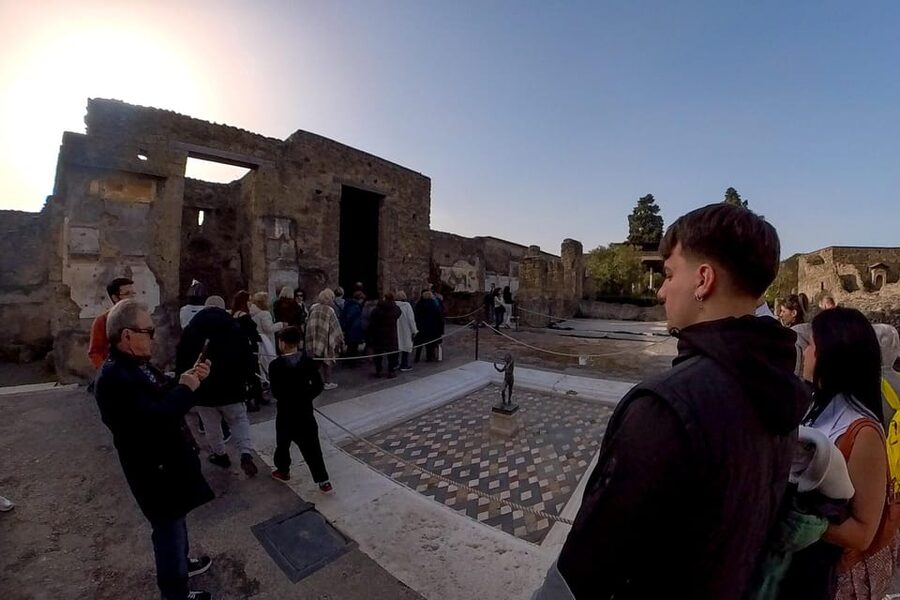 Pompeii: 2 Hours Skip the Line Visit with a Licensed Guide - A Roman House and Frescoes: Learning to See Daily Life
