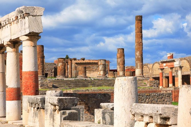 Pompeii: 2H Family friendly Tour with an Archeologist Guide - Included vs not included: what changes your planning