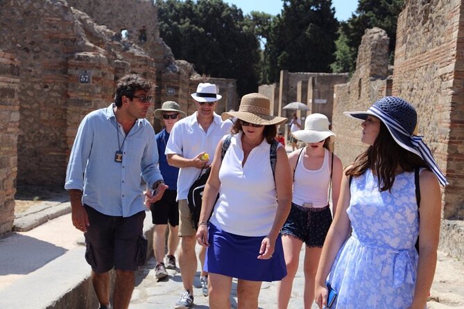 Pompeii 3 Hours Walking Tour Led by an Archaeologist - Step into Pompeii with the right orientation