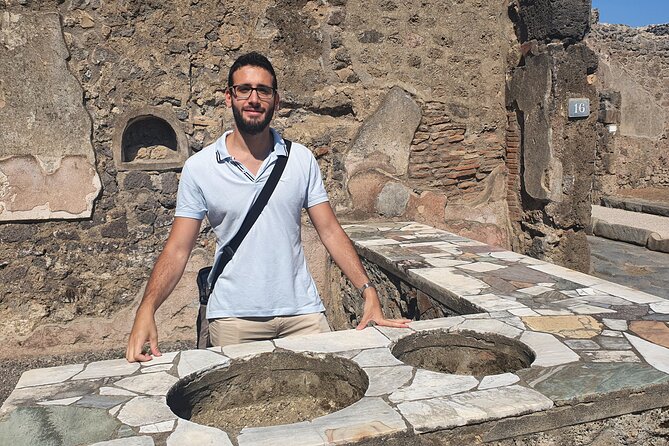 Pompeii 360° - 4-hour tour with an expert Guide in archaeology - The optional Lupanar and the House of Venus in the Shell