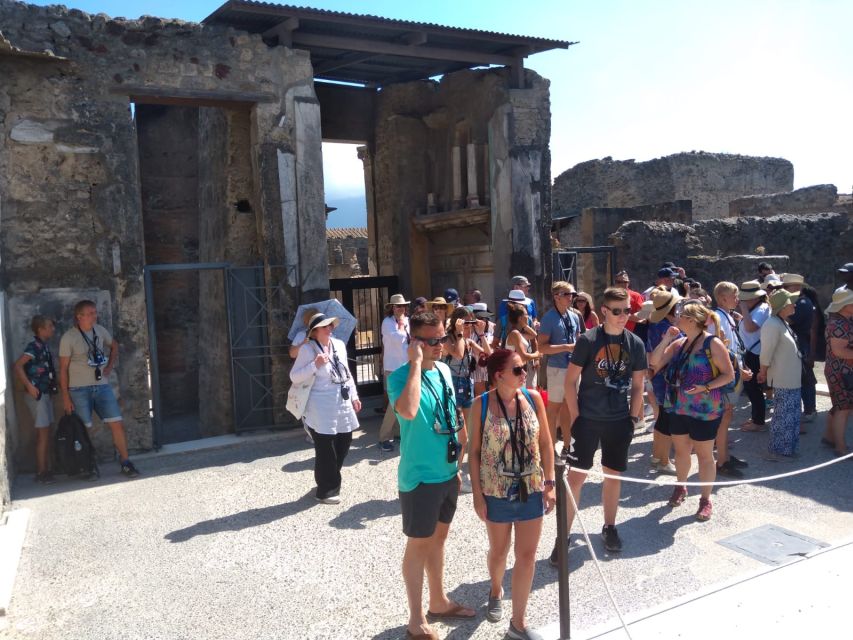 Pompeii: 3D Walking Tour with Entry Ticket - What the guides add (and why the AR isn’t the whole show)