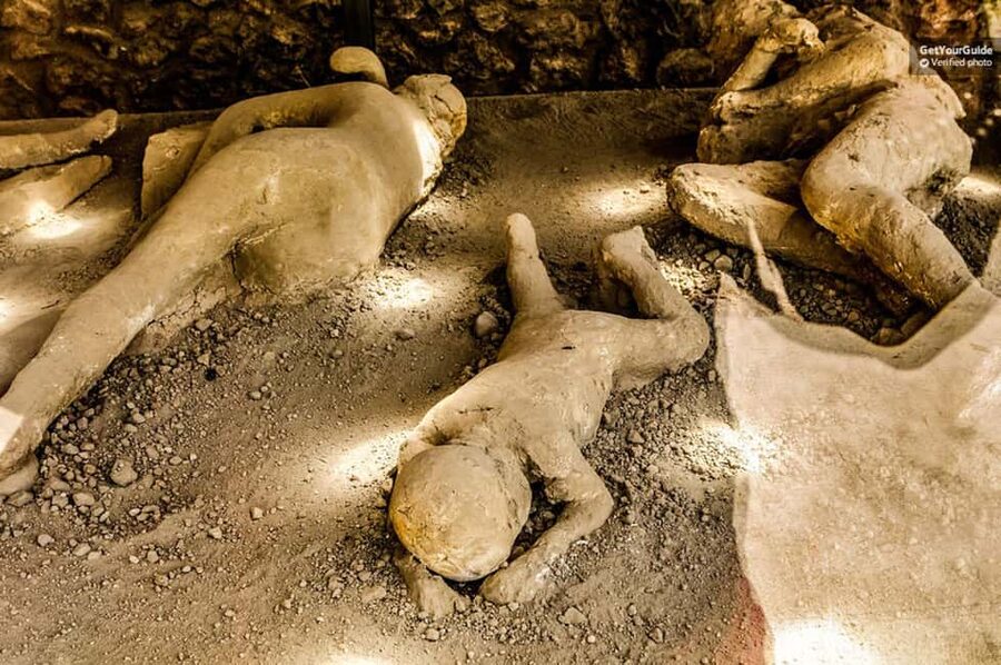 Pompeii: All-Inclusive Group Tour with an Archeologist Guide - Frescoes, plaster casts, and why the eruption story hits differently