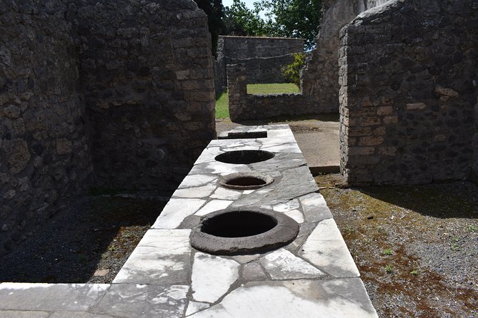 Pompeii & Amalfi Coast Tour from Naples or Sorrento - Guides and drivers: the difference between seeing and understanding