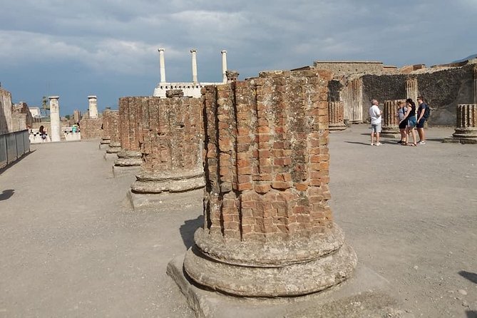 Pompeii Ancient City Walking Tour – Italian & English Guide - Guide quality is the real product here