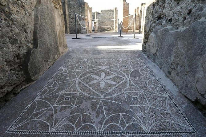 Pompeii and Amalfi Coast Day Trip from Naples - Group Size, Language Support, and How You Stay on Schedule