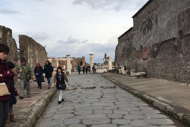 Pompeii and Amalfi Coast From Naples - A private day trip that mixes Pompeii and the Amalfi Coast